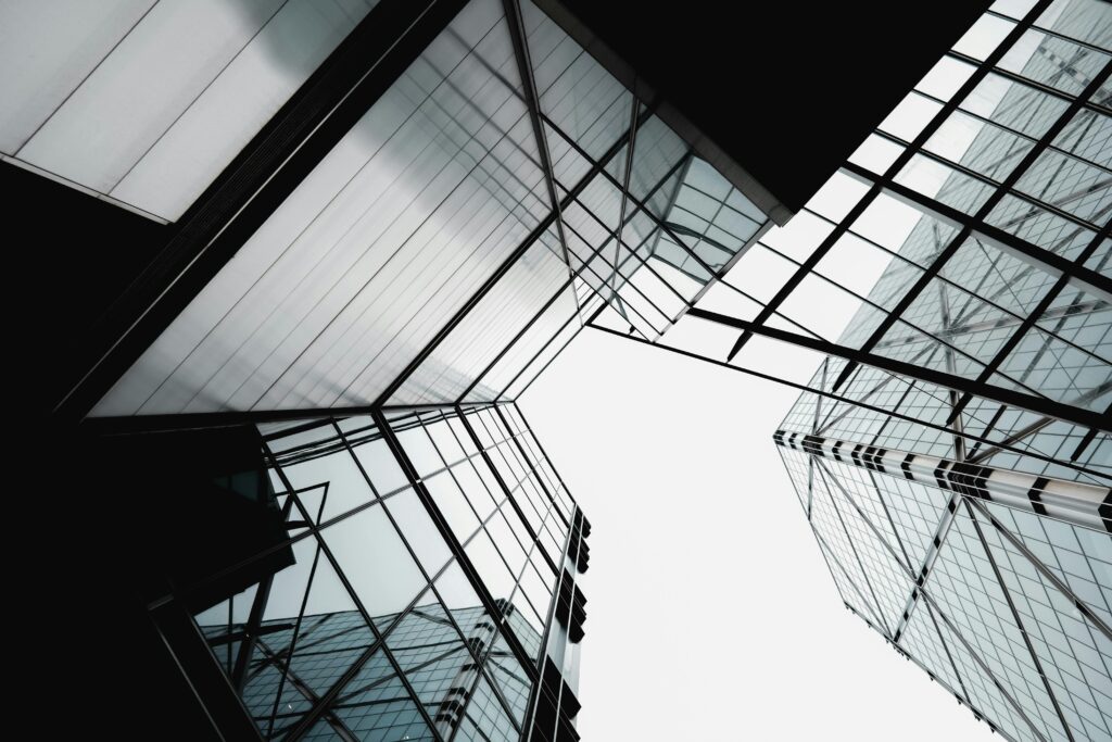 Para Sirius Capital – firma de inversiones – diseñamos una plataforma digital que va más allá de la estética: construimos un espacio que comunica solidez, transparencia y autoridad. Con arquitectura limpia, tipografía elegante y una experiencia fluida, reafirmamos su posicionamiento institucional en el mundo financiero global.