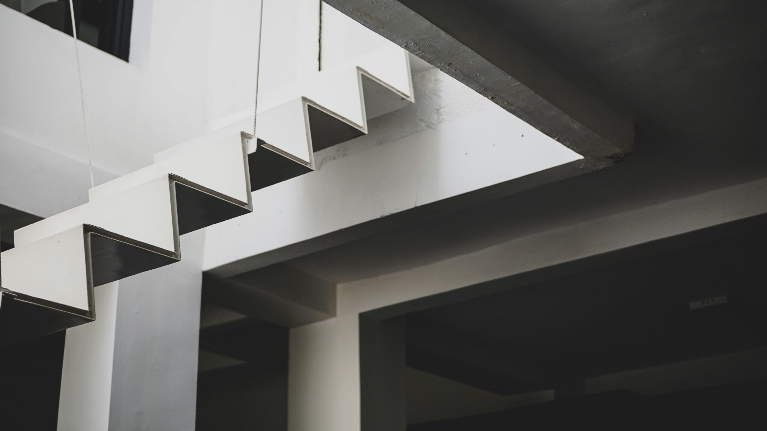 Diferencias entre SEO, SEM, AEO y GEO: Guía Estratégica para 2026